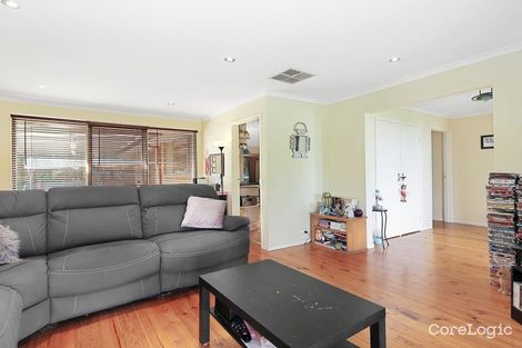 Property photo of 12 Simmonds Place Endeavour Hills VIC 3802