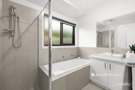 Property photo of 45 Manikato Drive Drouin VIC 3818