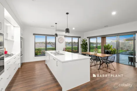 Property photo of 45 Manikato Drive Drouin VIC 3818