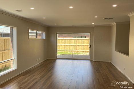 Property photo of 13 Fidelitas Way Cranbourne South VIC 3977