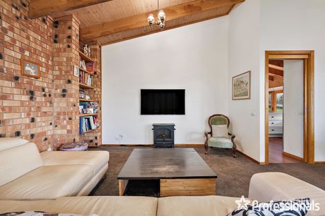 Property photo of 11 Cumberland Crescent Chirnside Park VIC 3116