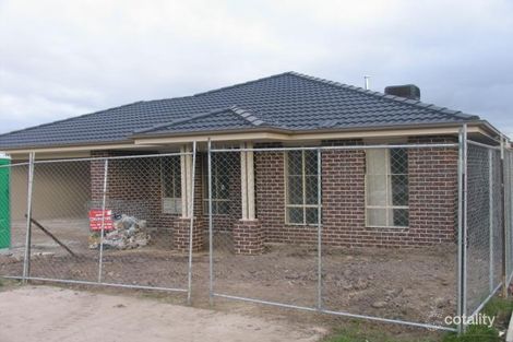 Property photo of 51 Tipperary Circuit Pakenham VIC 3810