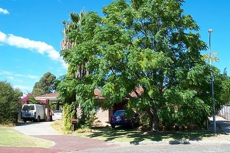 28 Naunton Cres, Eden Hill, WA 6054