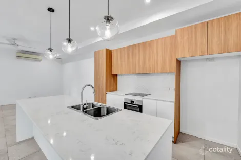 1a Delsie St, Cannon Hill, QLD 4170