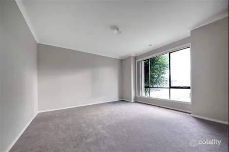 Property photo of 8 Barleygrass Crescent Brookfield VIC 3338