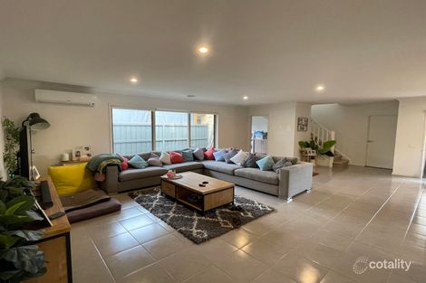 Property photo of 2/20 Austin Road Somerville VIC 3912