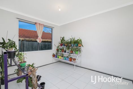 Property photo of 28 Manatoka Crescent Hampton Park VIC 3976