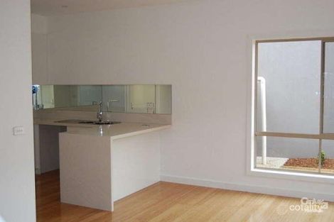 17 Carmen St, Newport, VIC 3015