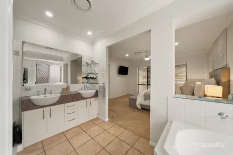 Property photo of 8 Hampstead Outlook Murrumba Downs QLD 4503