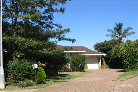 28 Glenfern Cres, Bossley Park, NSW 2176