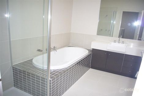 Property photo of 17 Springthorpe Boulevard Macleod VIC 3085