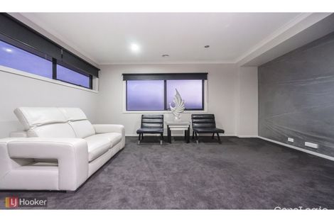 Property photo of 12 Gallantry Avenue Craigieburn VIC 3064