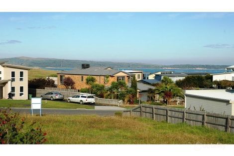 22 Halcyon Ave, San Remo, VIC 3925