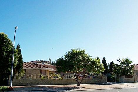 292 Illawarra Cres S, Ballajura, WA 6066