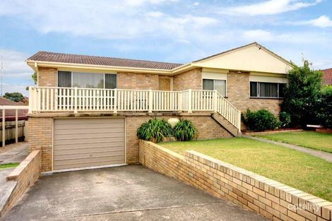 4 Lakeside Dr, Kanahooka, NSW 2530