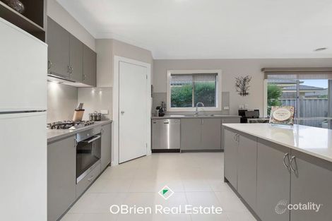 Property photo of 10 Flinders Court Cranbourne North VIC 3977