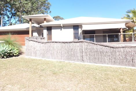 4 Spinnaker Dr, Safety Beach, NSW 2456