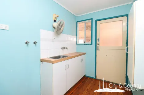 Property photo of 37 Pelican Road Townview QLD 4825