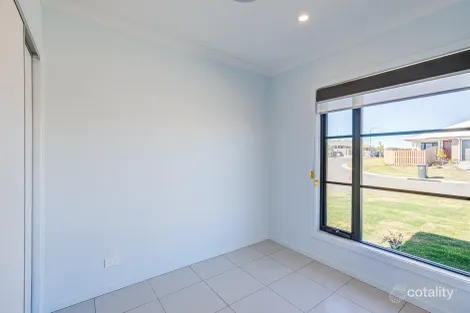 Property photo of 1 Haystack Close Park Ridge QLD 4125