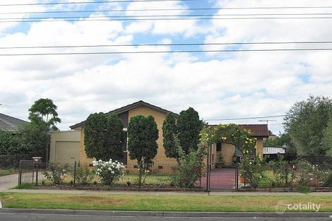 25 Talintyre Rd, Sunshine West, VIC 3020
