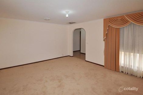 Property photo of 35 Unicorn Way Kings Park VIC 3021