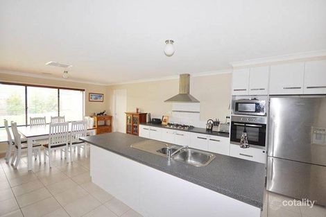 Property photo of 4 Protea Place Forest Hill NSW 2651