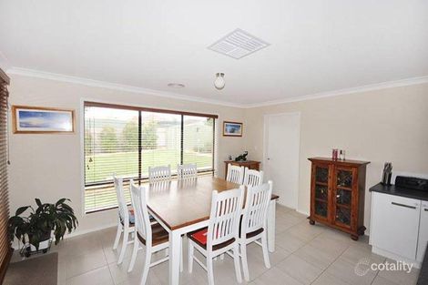 Property photo of 4 Protea Place Forest Hill NSW 2651