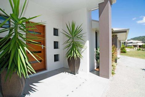 17 Lake Breeze Dr, Windaroo, QLD 4207