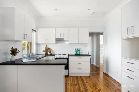 Property photo of 46 Noble Parade Lake Heights NSW 2502