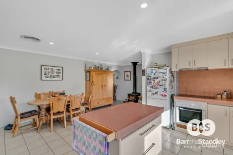 Property photo of 4 Collinsville Way Usher WA 6230