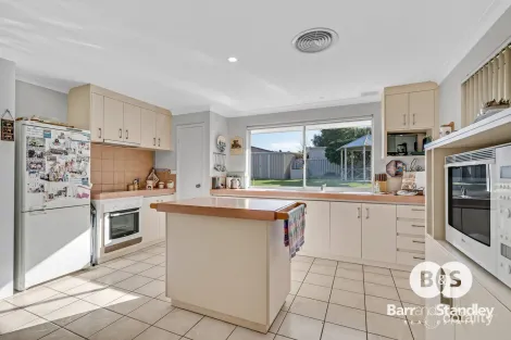 Property photo of 4 Collinsville Way Usher WA 6230