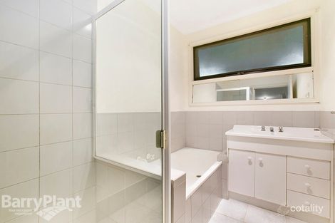 Property photo of 8 Broadacres Court Narre Warren VIC 3805