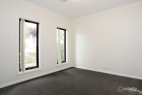 Property photo of 10 Korab Place Roxburgh Park VIC 3064