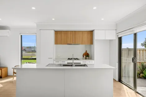 Property photo of 3 Longreach Road Armstrong Creek VIC 3217