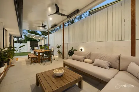 Property photo of 2 Chablis Court Molendinar QLD 4214