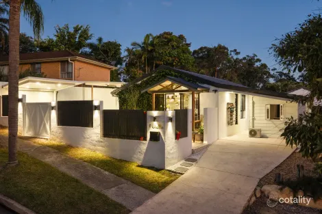 Property photo of 2 Chablis Court Molendinar QLD 4214