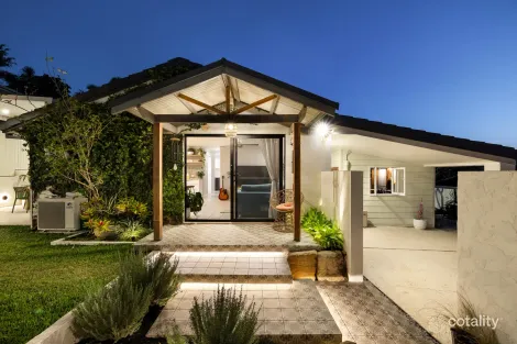2 Chablis Ct, Molendinar, QLD 4214