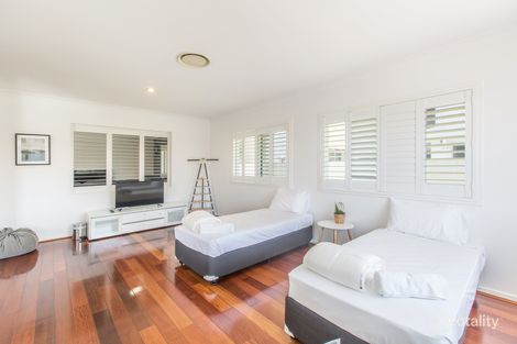 Property photo of 28 Middle Quay Drive Biggera Waters QLD 4216