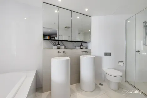 Property photo of 707/1 Oracle Boulevard Broadbeach QLD 4218