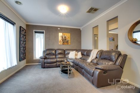 Property photo of 5 Manifera Close Manor Lakes VIC 3024