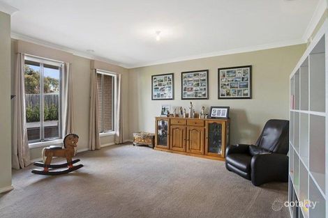 Property photo of 8 Lahinch Grove Cranbourne VIC 3977