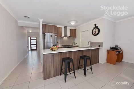 Property photo of 41 Eynesbury View Wollert VIC 3750