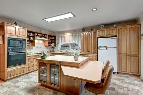 Property photo of 28 Rosemar Circuit Viewbank VIC 3084