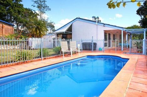 27 Rowena St, Kenmore, QLD 4069