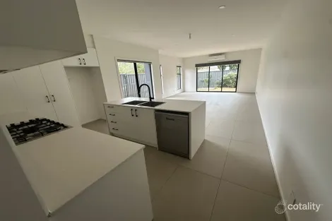 Property photo of 4D Eildon Avenue Manor Lakes VIC 3024