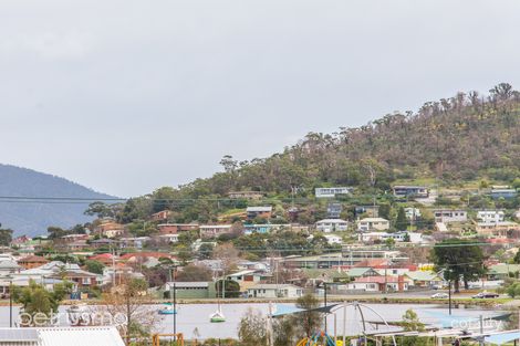 Property photo of 10/3 Nietta Road Lindisfarne TAS 7015