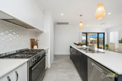 Property photo of 10 Coolamon Court Urraween QLD 4655