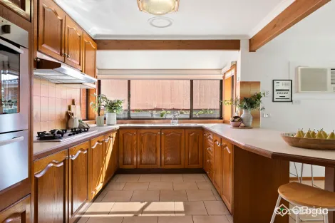 Property photo of 10 Vinct Close Keilor Downs VIC 3038