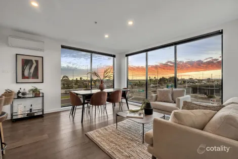 203/82 BULLA RD, STRATHMORE, VIC 3041