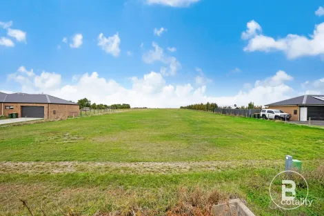 Property photo of 72 Windermere Way Cardigan VIC 3352